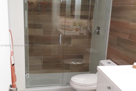 Condominio en alquiler en Miami Beach, Florida, 2 dormitorios, 96.06 m2 № 2055605 - foto 7