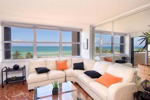 Condominio en alquiler en Miami Beach, Florida, 2 dormitorios, 96.06 m2 № 2055605 - foto 2