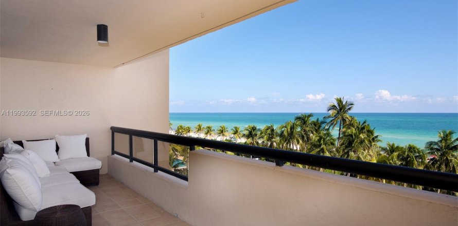 Condominio en Miami Beach, Florida, 2 dormitorios  № 2055605