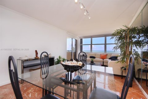 Condominio en alquiler en Miami Beach, Florida, 2 dormitorios, 96.06 m2 № 2055605 - foto 3