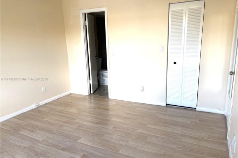 Condo in Sunrise, Florida, 2 bedrooms  № 1968789 - photo 13