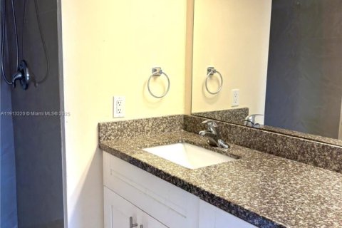 Condo in Sunrise, Florida, 2 bedrooms  № 1968789 - photo 15