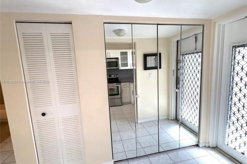 Condo in Sunrise, Florida, 2 bedrooms  № 1968789 - photo 25