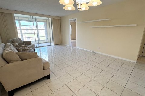 Condo in Sunrise, Florida, 2 bedrooms  № 1968789 - photo 8