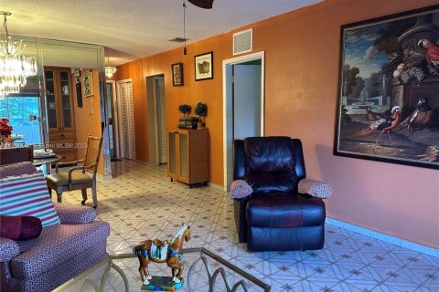 Condo in Miami, Florida, 1 bedroom  № 1863496 - photo 3