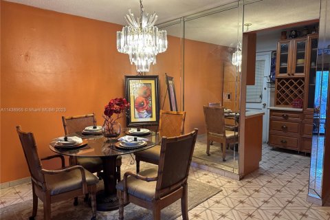 Condo in Miami, Florida, 1 bedroom  № 1863496 - photo 4