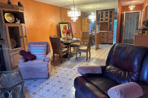 Condo in Miami, Florida, 1 bedroom  № 1863496 - photo 2