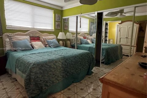 Condo in Miami, Florida, 1 bedroom  № 1863496 - photo 11