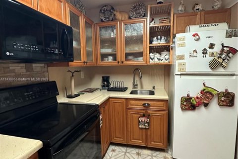 Condo in Miami, Florida, 1 bedroom  № 1863496 - photo 8