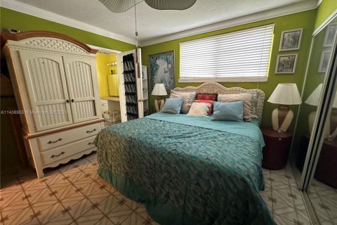 Condo in Miami, Florida, 1 bedroom  № 1863496 - photo 10