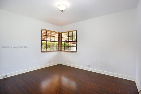 House in Miami, Florida 3 bedrooms, 142.51 sq.m. № 1955096 - photo 13