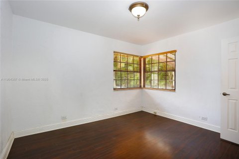 House in Miami, Florida 3 bedrooms, 142.51 sq.m. № 1955096 - photo 15