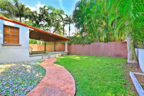 House in Miami, Florida 3 bedrooms, 142.51 sq.m. № 1955096 - photo 20