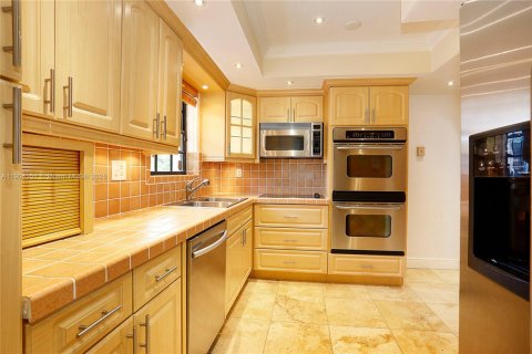 House in Miami, Florida 3 bedrooms, 142.51 sq.m. № 1955096 - photo 8