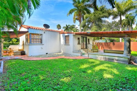 House in Miami, Florida 3 bedrooms, 142.51 sq.m. № 1955096 - photo 18