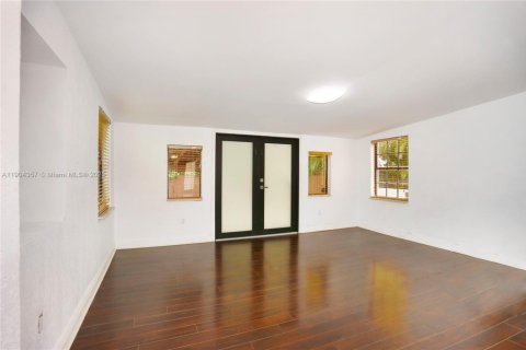 House in Miami, Florida 3 bedrooms, 142.51 sq.m. № 1955096 - photo 7