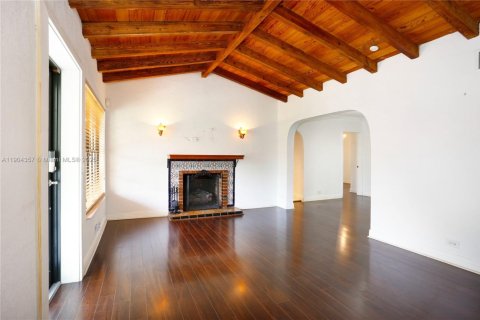 House in Miami, Florida 3 bedrooms, 142.51 sq.m. № 1955096 - photo 4