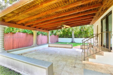 House in Miami, Florida 3 bedrooms, 142.51 sq.m. № 1955096 - photo 23