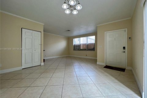 Touwnhouse à louer à Coral Springs, Floride: 3 chambres, 151.8 m2 № 2058249 - photo 2