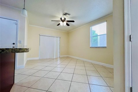 Touwnhouse à louer à Coral Springs, Floride: 3 chambres, 151.8 m2 № 2058249 - photo 4