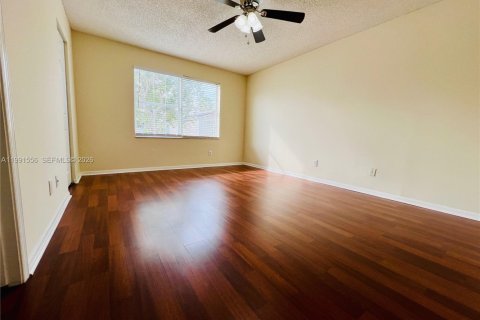 Touwnhouse à louer à Coral Springs, Floride: 3 chambres, 151.8 m2 № 2058249 - photo 16