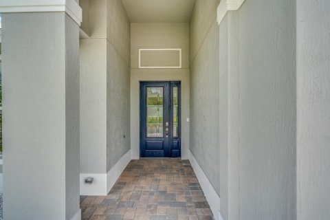 House in Vero Beach, Florida 3 bedrooms, 176.42 sq.m. № 1100003 - photo 1