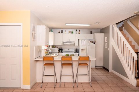 Townhouse in Miami, Florida 3 bedrooms, 171.68 sq.m. № 2018787 - photo 7