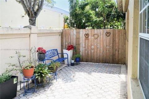 Townhouse in Miami, Florida 3 bedrooms, 171.68 sq.m. № 2018787 - photo 17