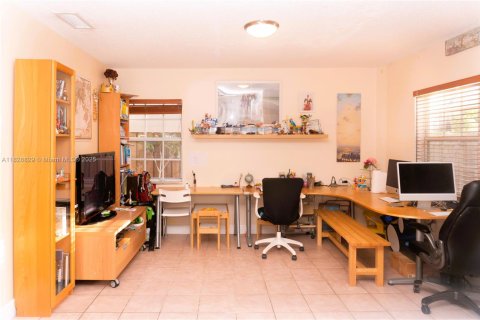 Townhouse in Miami, Florida 3 bedrooms, 171.68 sq.m. № 2018787 - photo 9