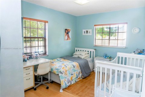 Townhouse in Miami, Florida 3 bedrooms, 171.68 sq.m. № 2018787 - photo 13