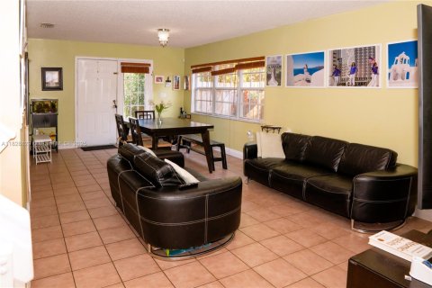 Townhouse in Miami, Florida 3 bedrooms, 171.68 sq.m. № 2018787 - photo 5