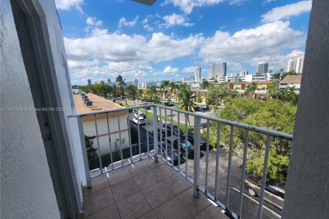 Снять в аренду квартиру в Норт-Майами-Бич, Флорида 2 спальни, 90.12м2, № 1967967 - фото 4