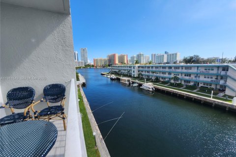 Снять в аренду квартиру в Норт-Майами-Бич, Флорида 2 спальни, 90.12м2, № 1967967 - фото 20