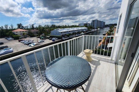 Снять в аренду квартиру в Норт-Майами-Бич, Флорида 2 спальни, 90.12м2, № 1967967 - фото 21
