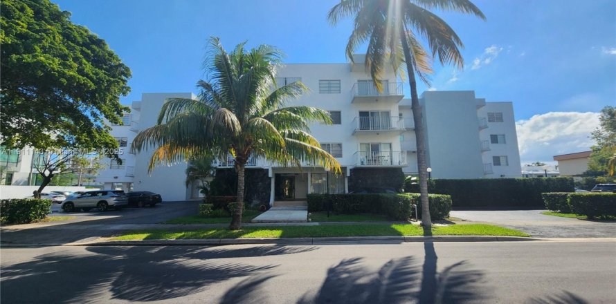 Квартира в Норт-Майами-Бич, Флорида 2 спальни, 90.12м2 № 1967967