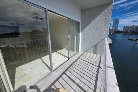 Снять в аренду квартиру в Норт-Майами-Бич, Флорида 2 спальни, 90.12м2, № 1967967 - фото 23