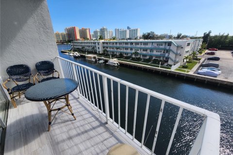 Снять в аренду квартиру в Норт-Майами-Бич, Флорида 2 спальни, 90.12м2, № 1967967 - фото 16