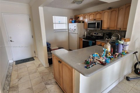 Снять в аренду квартиру в Норт-Майами-Бич, Флорида 2 спальни, 90.12м2, № 1967967 - фото 6