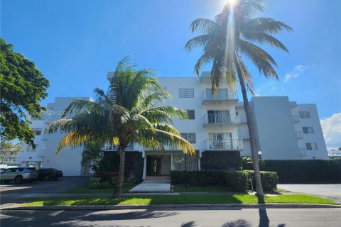Снять в аренду квартиру в Норт-Майами-Бич, Флорида 2 спальни, 90.12м2, № 1967967 - фото 2