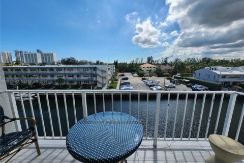 Снять в аренду квартиру в Норт-Майами-Бич, Флорида 2 спальни, 90.12м2, № 1967967 - фото 19