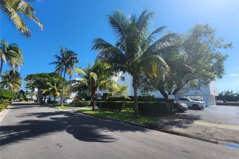 Снять в аренду квартиру в Норт-Майами-Бич, Флорида 2 спальни, 90.12м2, № 1967967 - фото 18