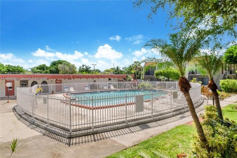 Condominio en venta en Palmetto Bay, Florida, 1 dormitorio, 52.03 m2 № 2017758 - foto 19