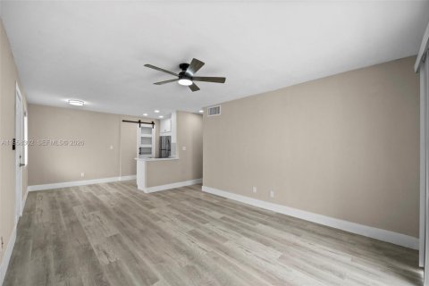 Condominio en venta en Palmetto Bay, Florida, 1 dormitorio, 52.03 m2 № 2017758 - foto 7