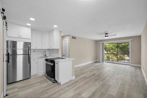 Condominio en venta en Palmetto Bay, Florida, 1 dormitorio, 52.03 m2 № 2017758 - foto 2