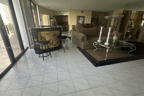 Condo in Aventura, Florida, 2 bedrooms  № 1728633 - photo 24
