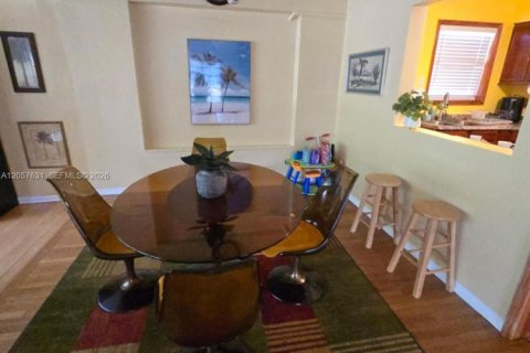 Villa ou maison à louer à Hollywood, Floride: 2 chambres, 144 m2 № 2244698 - photo 7