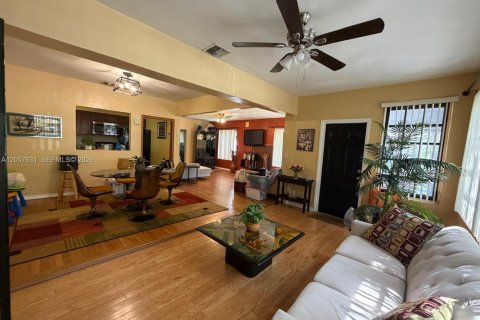 Villa ou maison à Hollywood, Floride 2 chambres, 144 m2 № 2244698