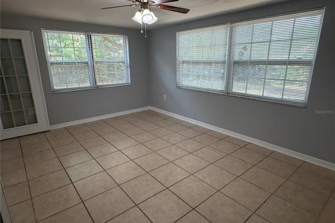 Villa ou maison à louer à New Port Richey, Floride: 4 chambres, 157 m2 № 2425995 - photo 5