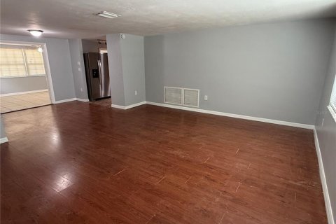 Villa ou maison à louer à New Port Richey, Floride: 4 chambres, 157 m2 № 2425995 - photo 3