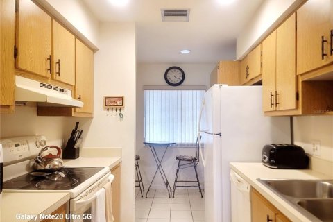 Condo in Sarasota, Florida, 2 bedrooms № 2167417 - photo 6